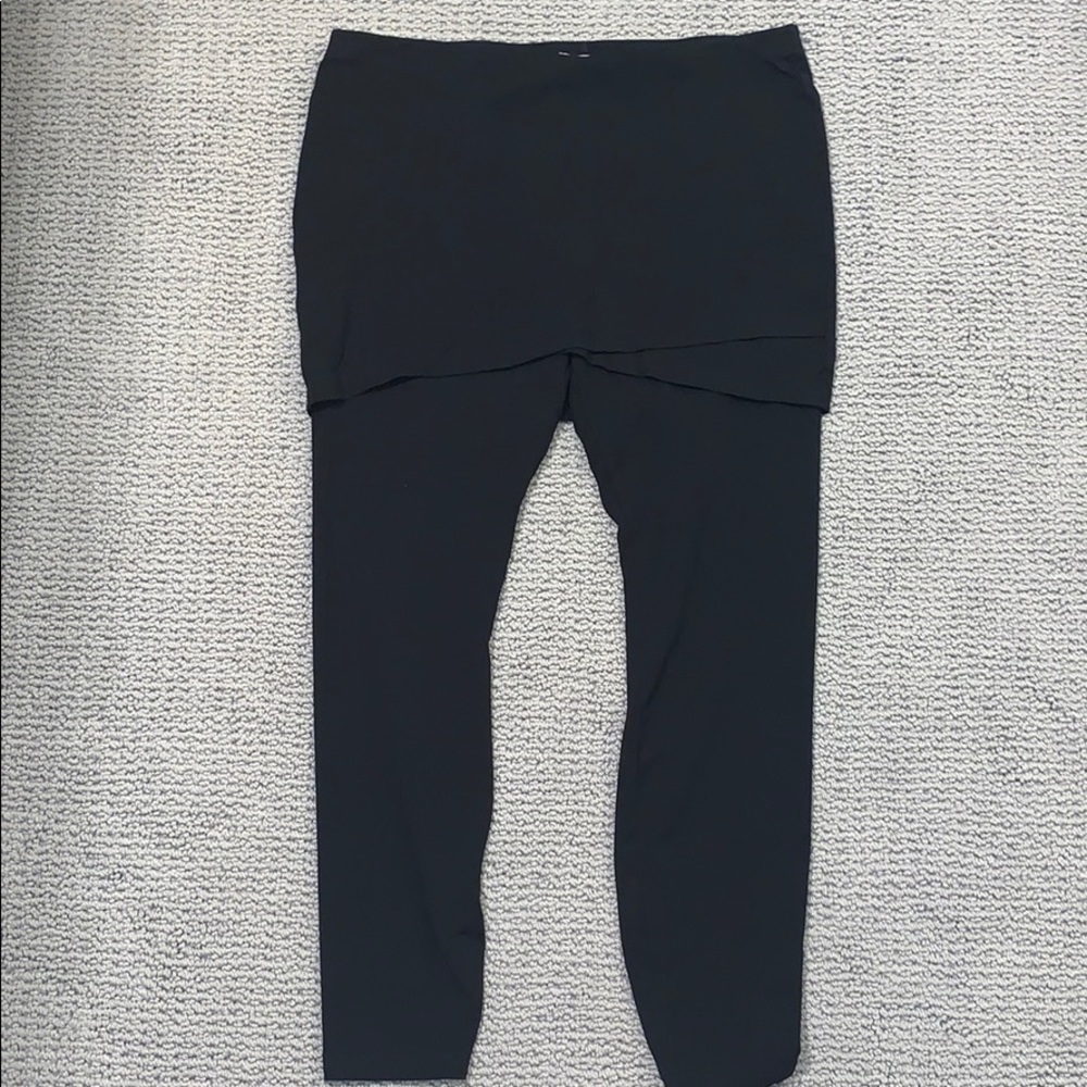 NWOT CAbi Skirted Leggings Black Medium